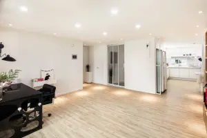 넓은 오픈플로어 가족형 거실 인테리어